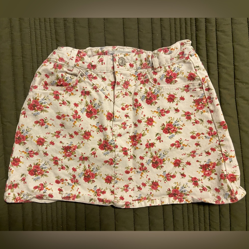 11-12 girl floral Zara mini skirt